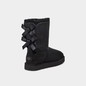 Women’s UGG Bailey Bow Boots Size 5